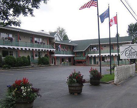 Town & Country Motor Inn Лейк Плесид Екстериор снимка