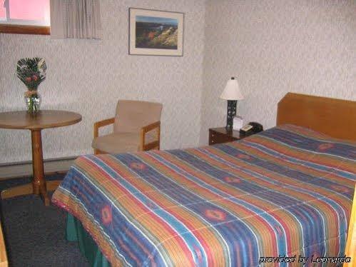 Town & Country Motor Inn Лейк Плесид Екстериор снимка