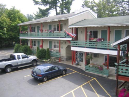 Town & Country Motor Inn Лейк Плесид Екстериор снимка