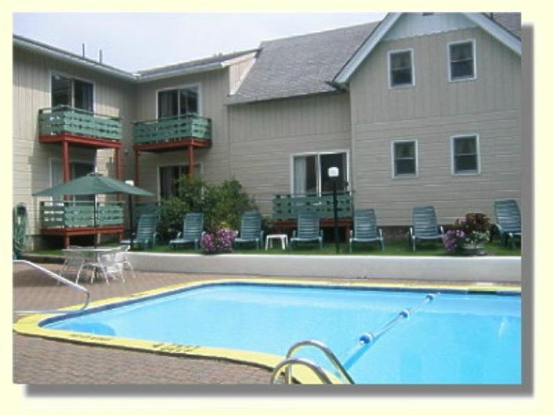 Town & Country Motor Inn Лейк Плесид Екстериор снимка