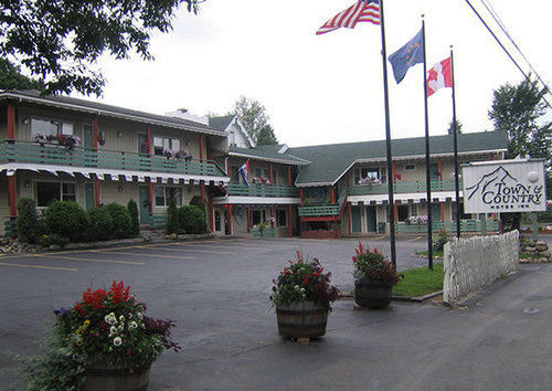 Town & Country Motor Inn Лейк Плесид Екстериор снимка