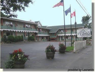 Town & Country Motor Inn Лейк Плесид Екстериор снимка