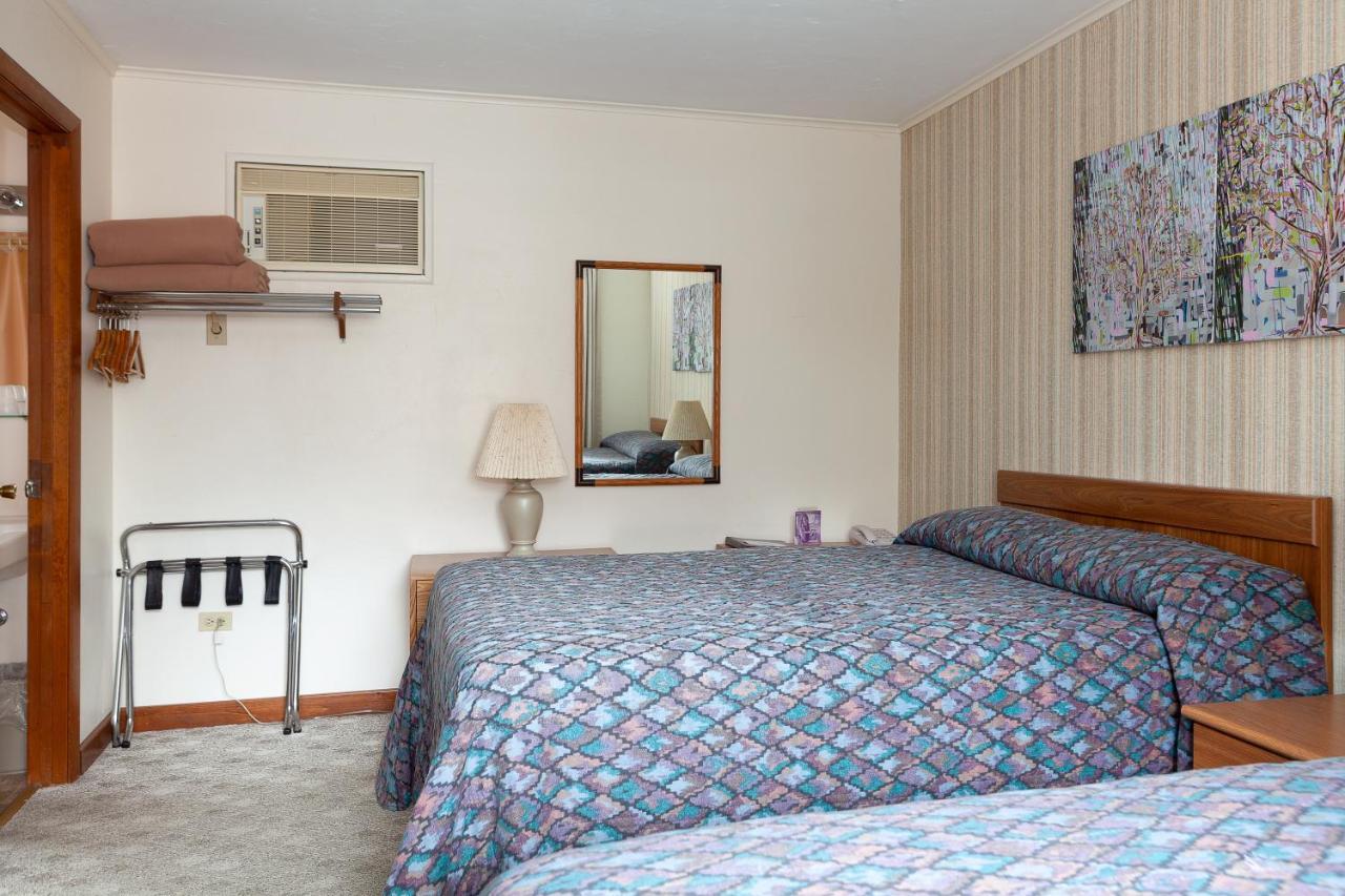 Town & Country Motor Inn Лейк Плесид Екстериор снимка