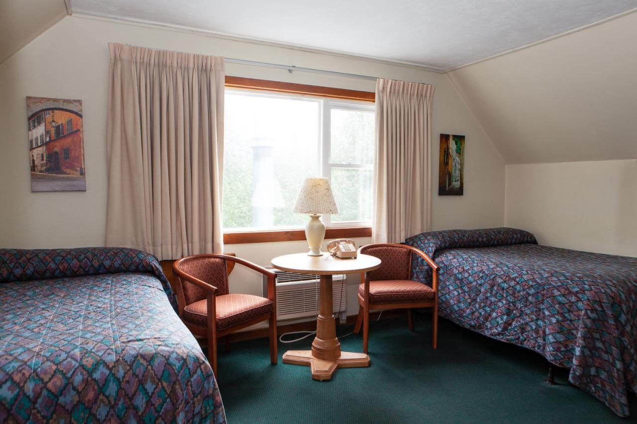 Town & Country Motor Inn Лейк Плесид Екстериор снимка