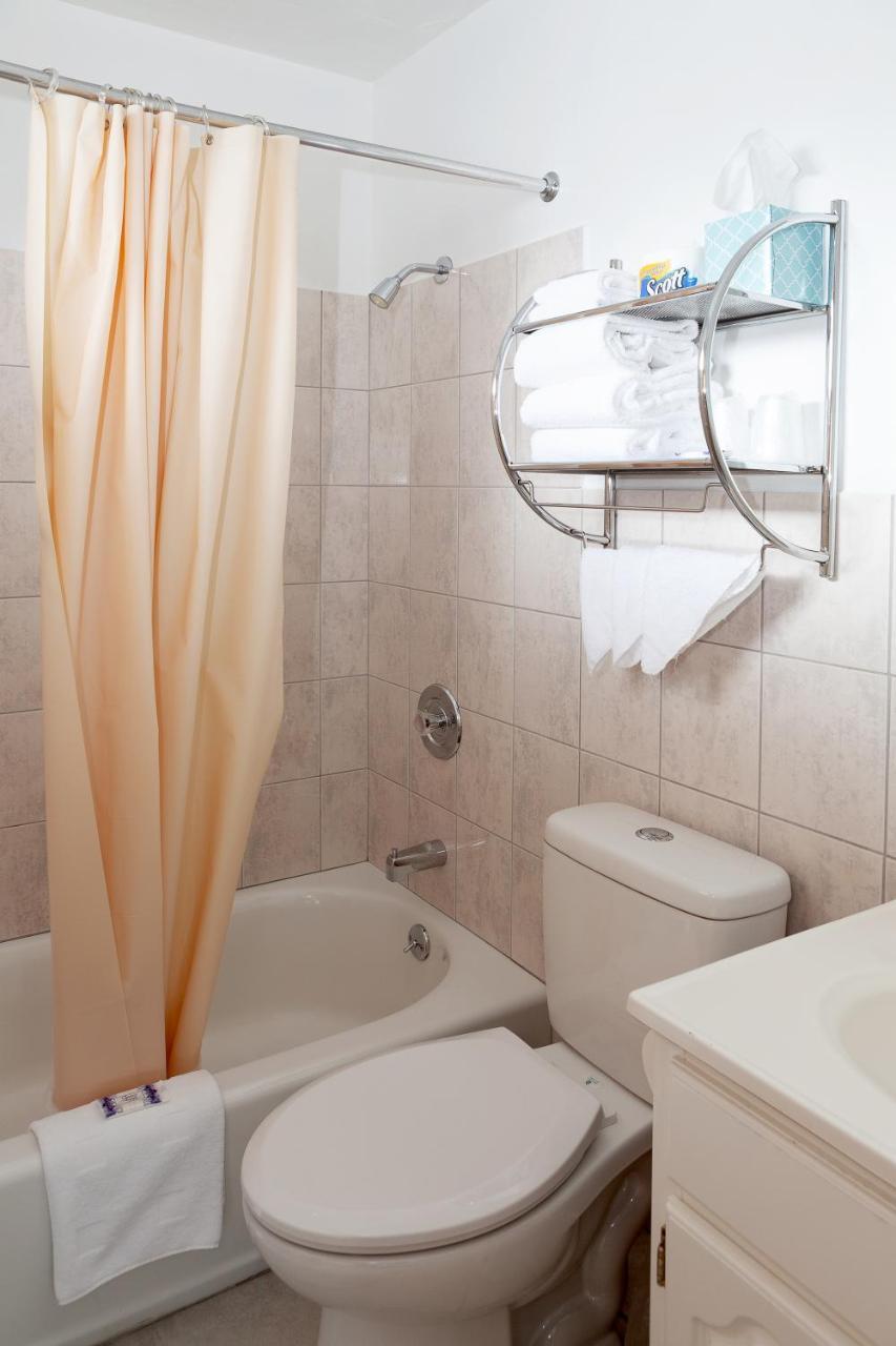 Town & Country Motor Inn Лейк Плесид Екстериор снимка