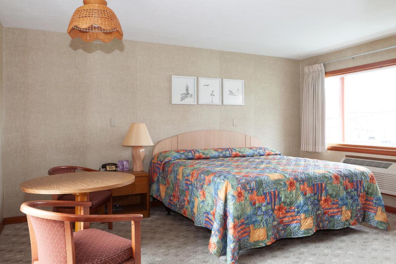 Town & Country Motor Inn Лейк Плесид Екстериор снимка