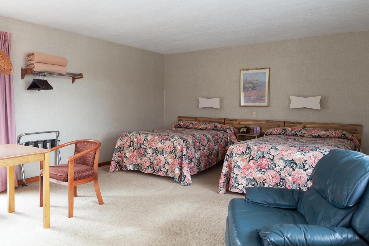 Town & Country Motor Inn Лейк Плесид Екстериор снимка
