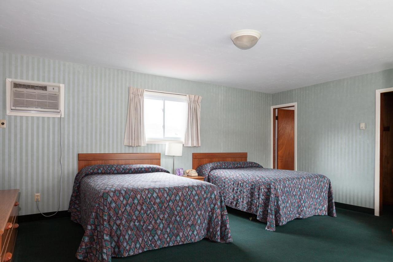 Town & Country Motor Inn Лейк Плесид Екстериор снимка